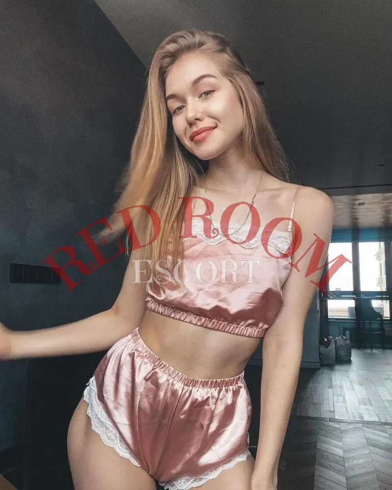 Эскортница Алекса - грудь 1, рост 171 см, вес 57 кг, цвет волос Блондинки