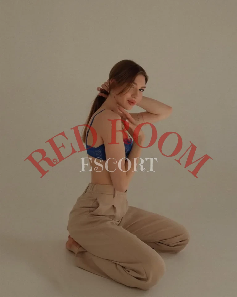 Эскортница Алиса - грудь 1, рост 176 см, вес 59 кг, цвет волос Блондинки