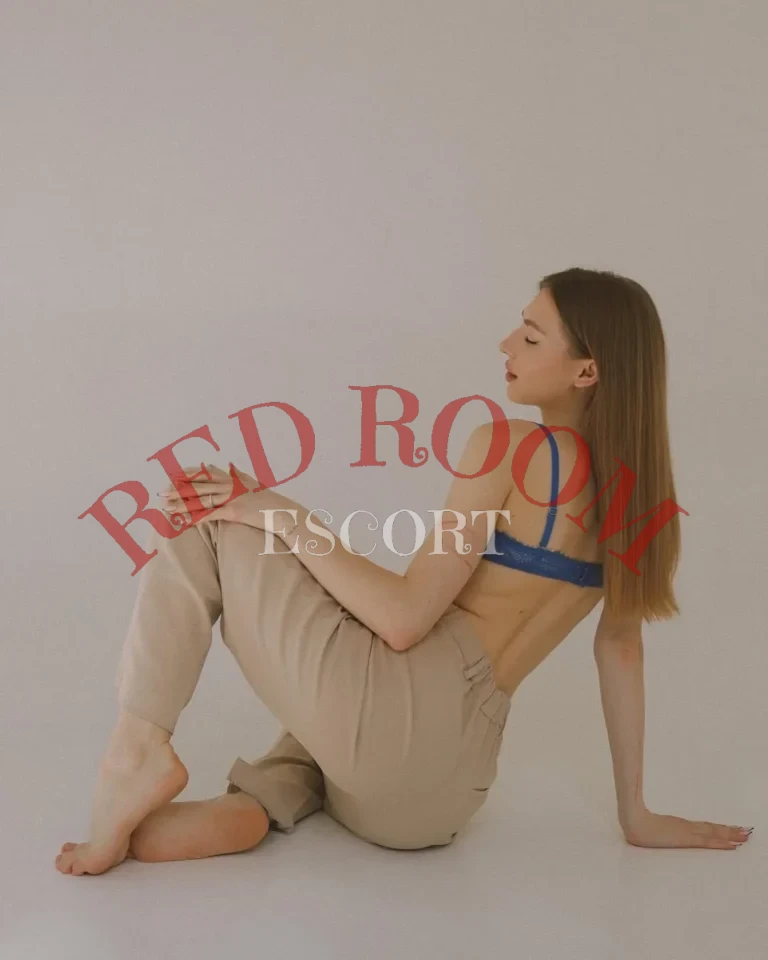 Эскортница Алиса - грудь 1, рост 176 см, вес 59 кг, цвет волос Блондинки