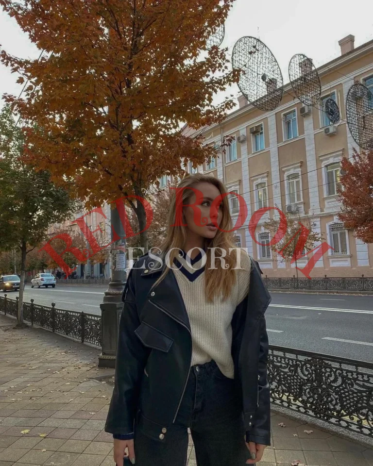 Эскортница Кармен - грудь 2, рост 174 см, вес 60 кг, цвет волос Блондинки