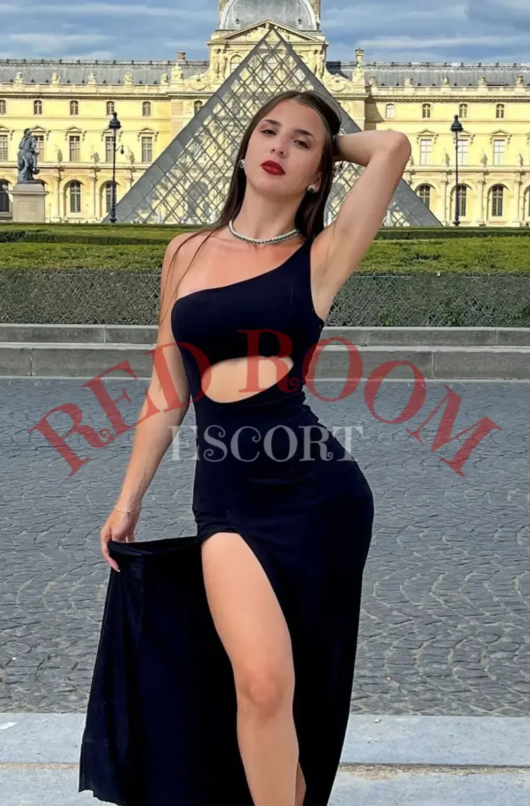 Эскортница Белла - грудь 2, рост 167 см, вес 54 кг, цвет волос Брюнетки