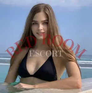 Эскортница Саломе - грудь 1, рост 170 см, вес 52 кг, цвет волос Шатенки