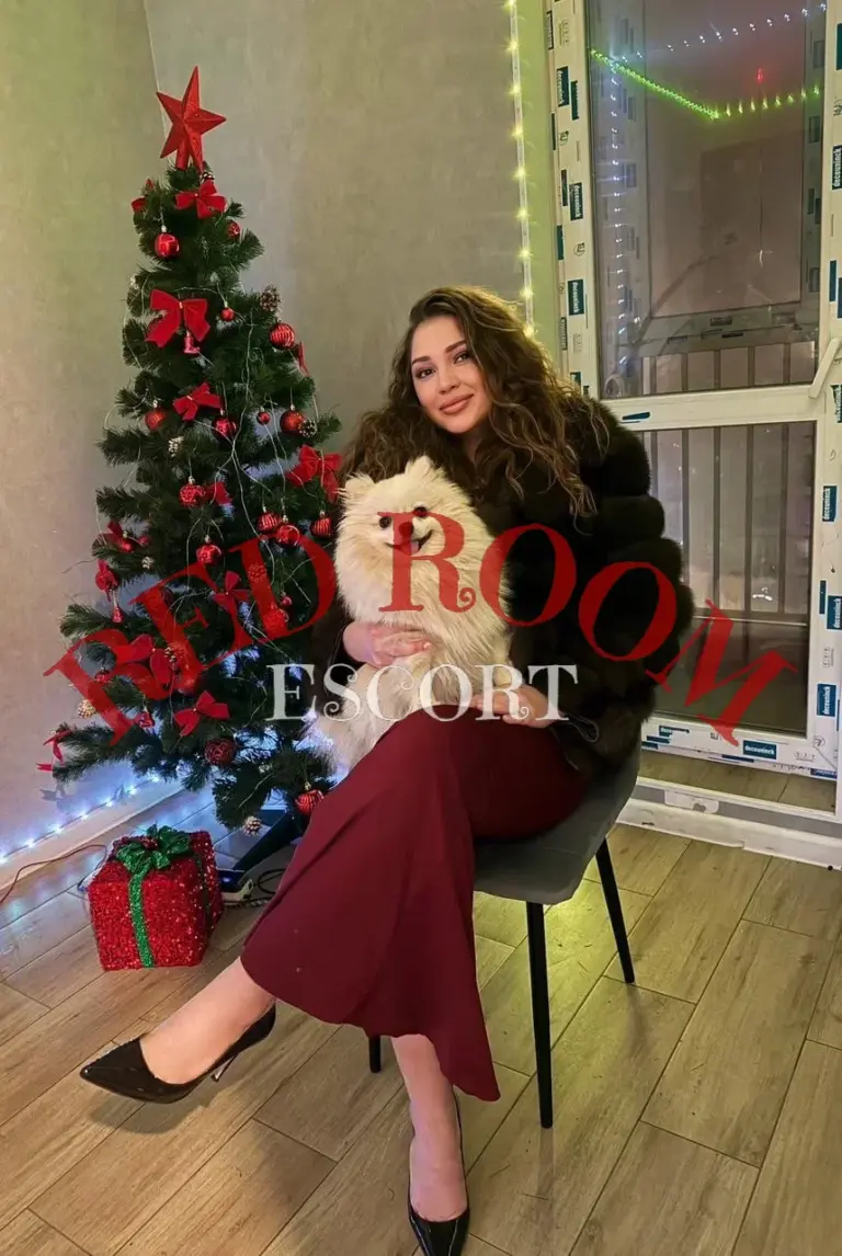 Эскортница Лилу - грудь 2, рост 173 см, вес 63 кг, цвет волос Блондинки