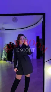 Эскортница Мария - грудь 2, рост 165 см, вес 62 кг, цвет волос Блондинки