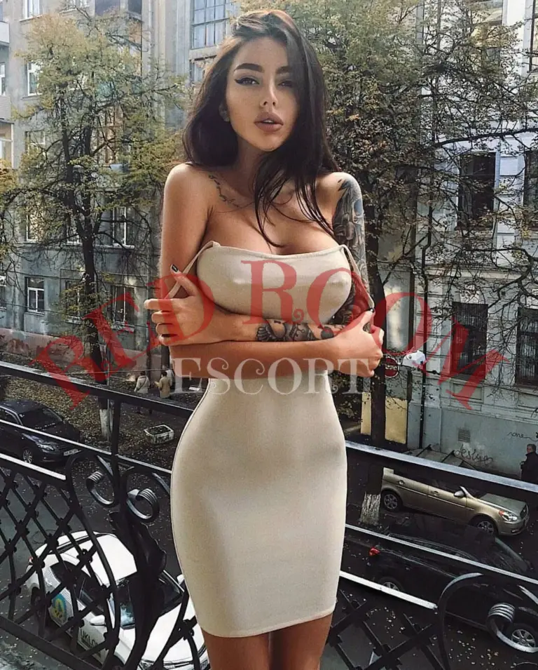 Эскортница Тамар - грудь 4, рост 174 см, вес 61 кг, цвет волос Брюнетки