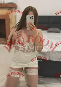 Эскортница Ангелина - грудь 3, рост 160 см, вес 55 кг, цвет волос Брюнетки