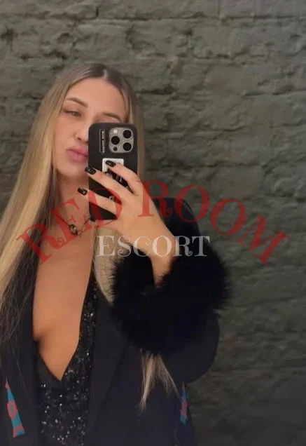 Эскортница Николь - грудь 1, рост 171 см, вес 50 кг, цвет волос Шатенки