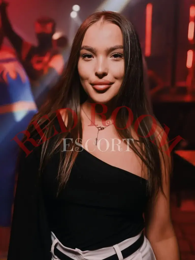 Эскортница Альбина - грудь 2.5, рост 160 см, вес 48 кг, цвет волос Блондинки