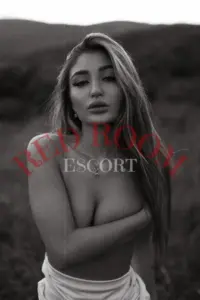 Эскортница Августина - грудь 2, рост 168 см, вес 49 кг, цвет волос Брюнетки