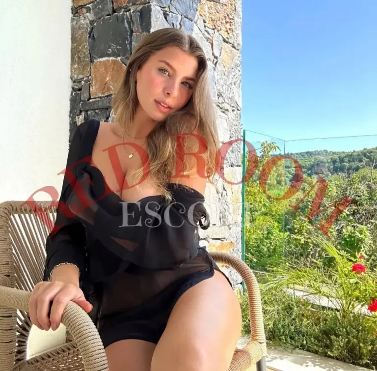 Эскортница Сесилия - грудь 3, рост 168 см, вес 53 кг, цвет волос Блондинки
