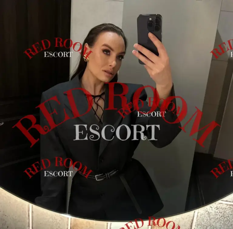 Эскортница Ева - грудь 3, рост 156 см, вес 52 кг, цвет волос Русые