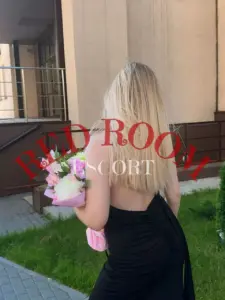Эскортница Мила - грудь 2, рост 169 см, вес 62 кг, цвет волос Шатенки