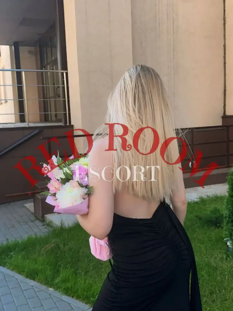 Эскортница Мила - грудь 2, рост 169 см, вес 62 кг, цвет волос Шатенки