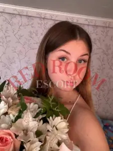 Эскортница Мила - грудь 1, рост 160 см, вес 51 кг, цвет волос Шатенки