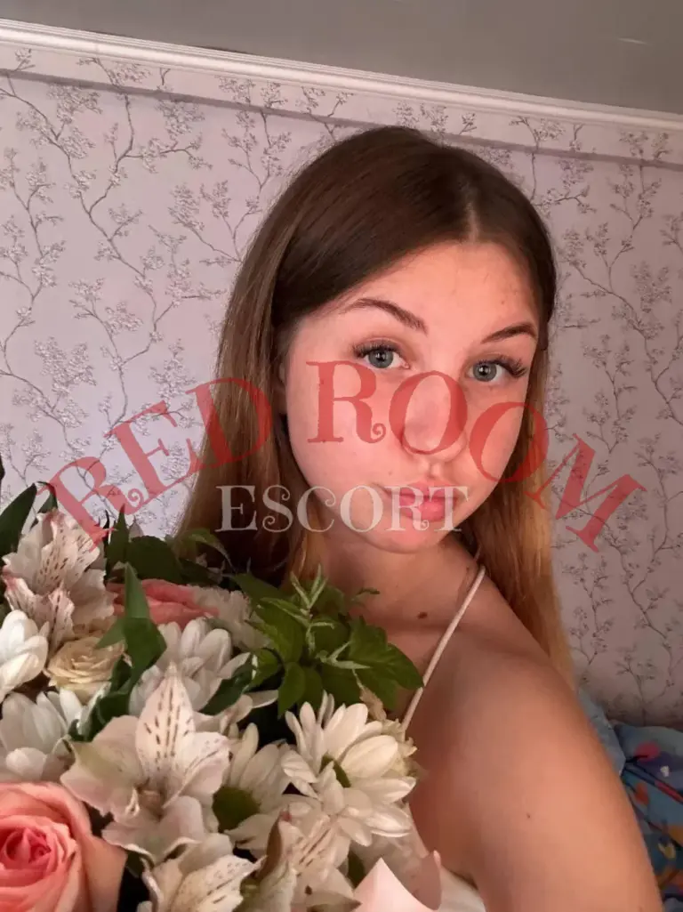 Эскортница Мила - грудь 1, рост 160 см, вес 51 кг, цвет волос Шатенки
