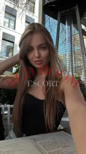 Эскортница Настя - грудь 2, рост 170 см, вес 50 кг, цвет волос Шатенки