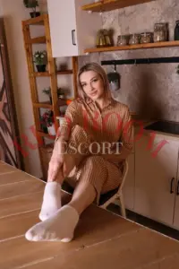 Эскортница Тиффани - грудь 2, рост 168 см, вес 59 кг, цвет волос Шатенки