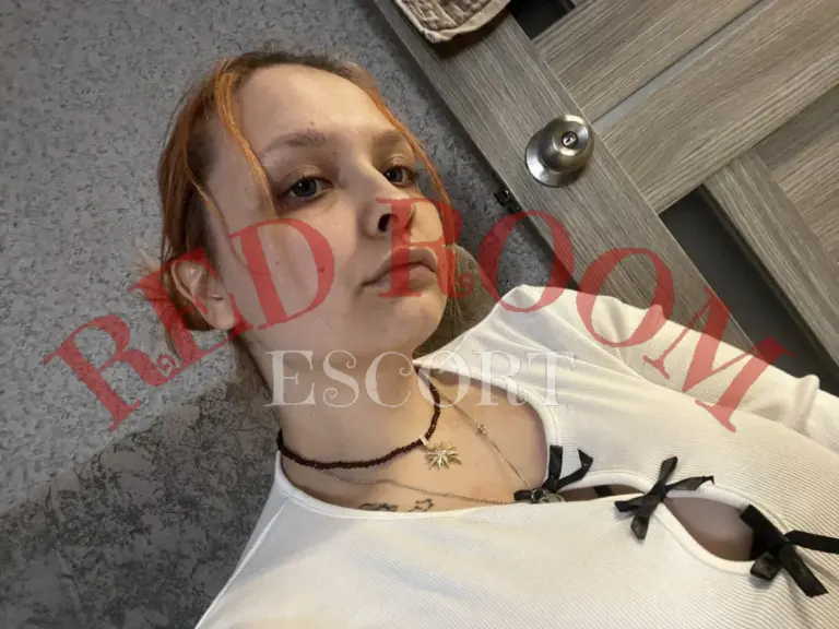 Эскортница Теса - грудь 5, рост 165 см, вес 75 кг, цвет волос Брюнетки