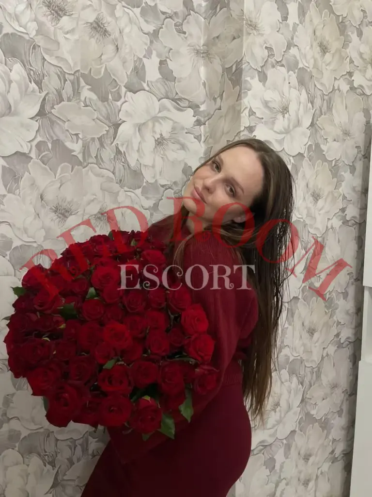 Эскортница Габи - грудь 2, рост 168 см, вес 77 кг, цвет волос Шатенки
