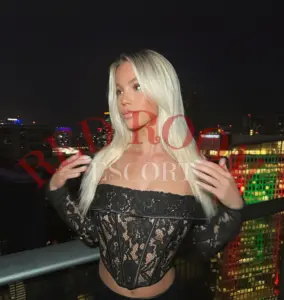 Эскортница Ангелина - грудь 2, рост 166 см, вес 55 кг, цвет волос Шатенки