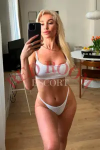 Эскортница Виола - грудь 2, рост 170 см, вес 55 кг, цвет волос Блондинки