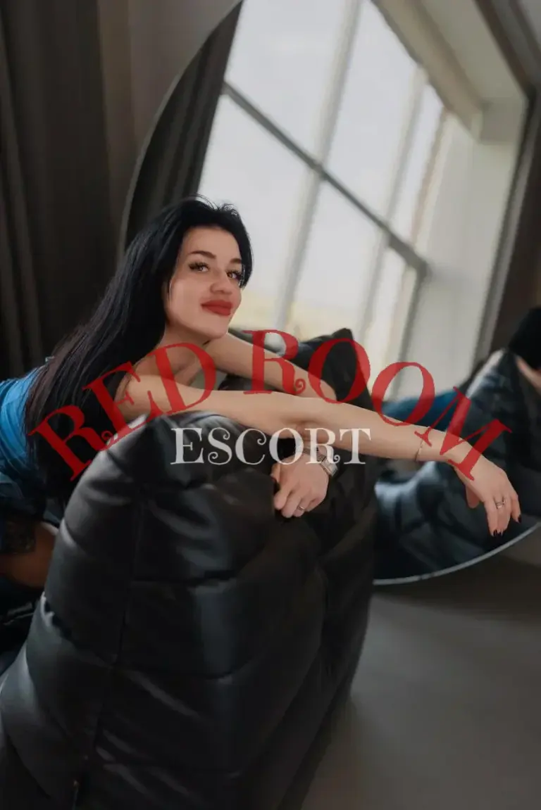 Эскортница Азиза - грудь 1.5, рост 169 см, вес 53 кг, цвет волос Шатенки