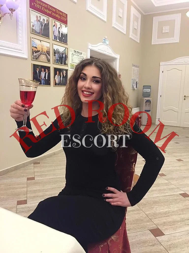 Эскортница Лилу - грудь 2, рост 173 см, вес 63 кг, цвет волос Блондинки