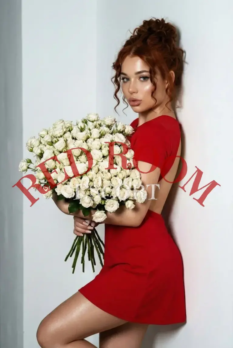 Эскортница Полина - грудь 3, рост 168 см, вес 54 кг, цвет волос Блондинки