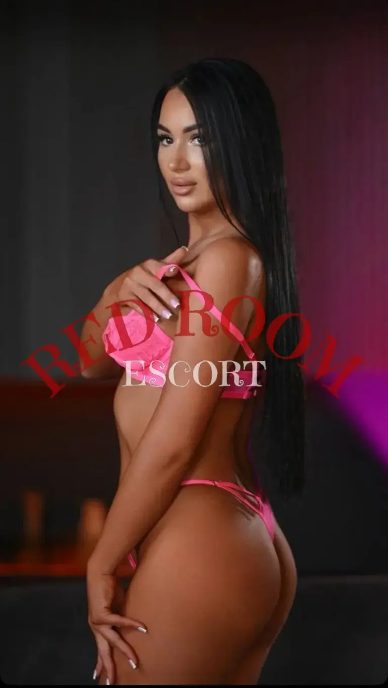 Эскортница Ариана - грудь 3, рост 166 см, вес 55 кг, цвет волос Брюнетки