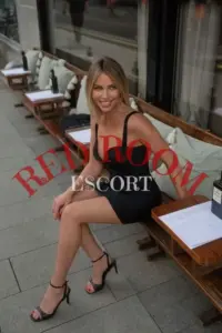 Эскортница Вероника - грудь 3, рост 165 см, вес 53 кг, цвет волос Брюнетки