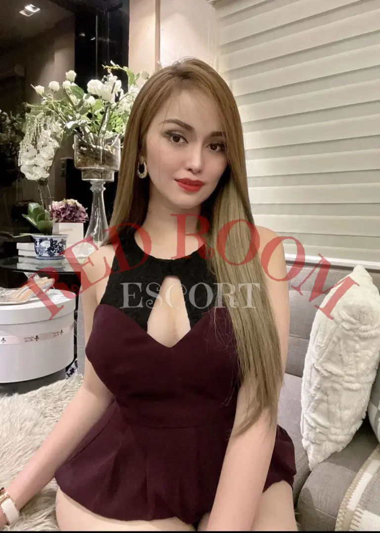 Эскортница Зоя - грудь 4, рост 169 см, вес 54 кг, цвет волос Русые