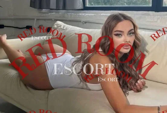 Эскортница Бетти - грудь 3, рост 170 см, вес 55 кг, цвет волос Брюнетки