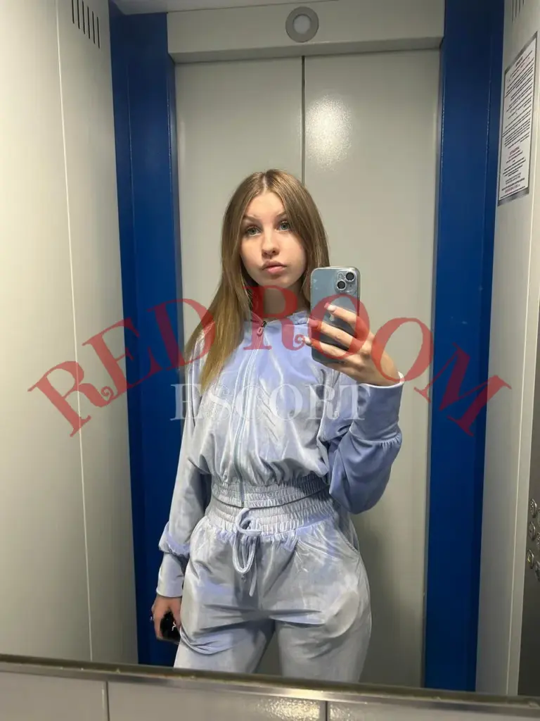Эскортница Мила - грудь 1, рост 160 см, вес 51 кг, цвет волос Шатенки