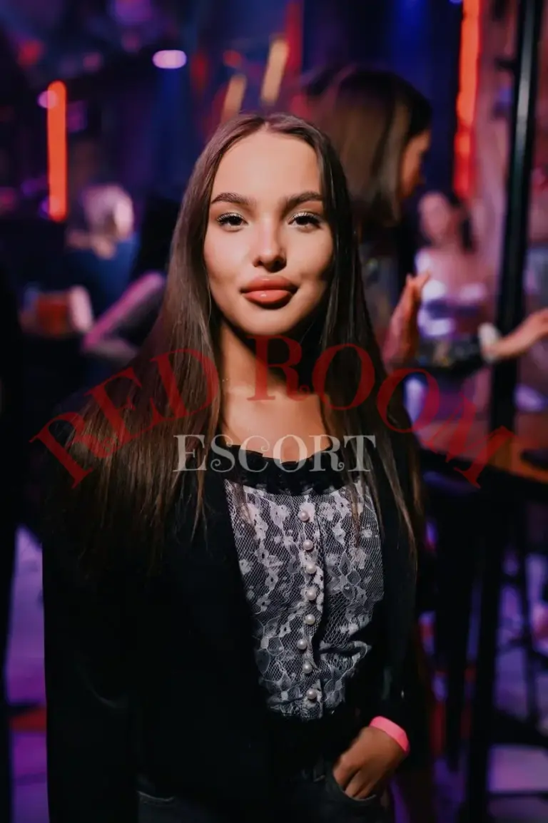 Эскортница Альбина - грудь 2.5, рост 160 см, вес 48 кг, цвет волос Блондинки