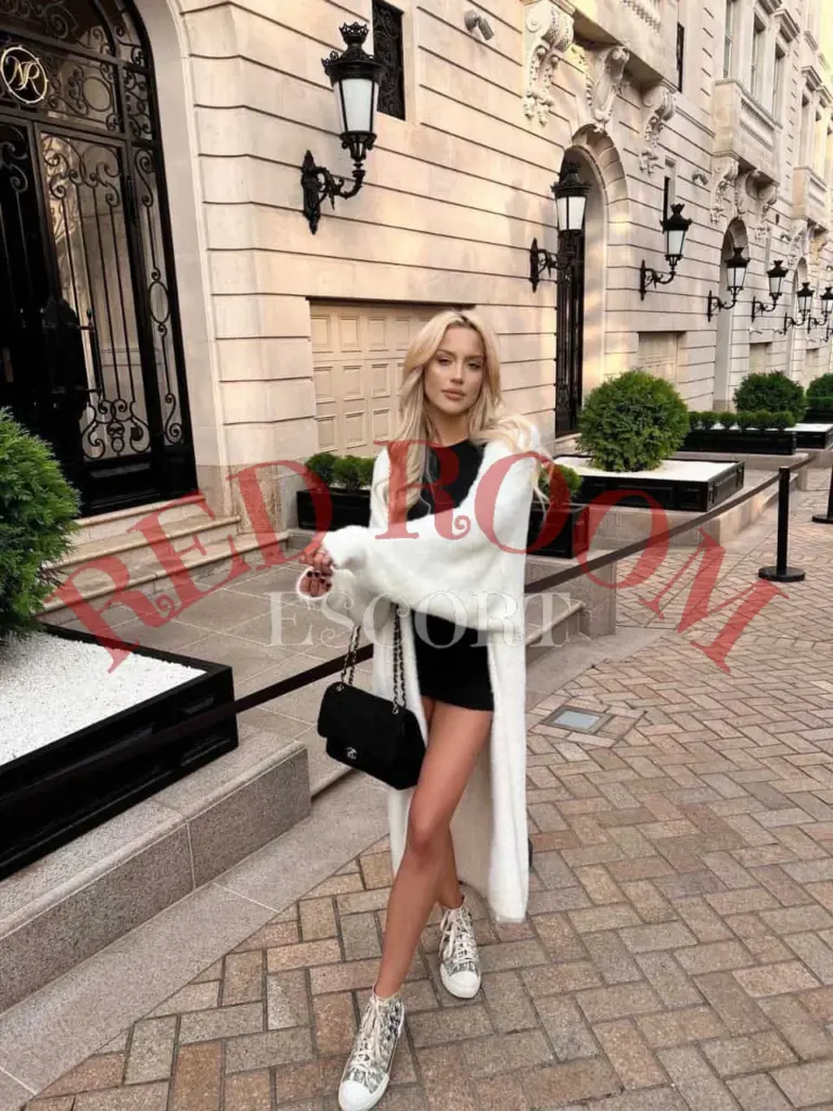 Эскортница Ясмина - грудь 2, рост 168 см, вес 65 кг, цвет волос Брюнетки