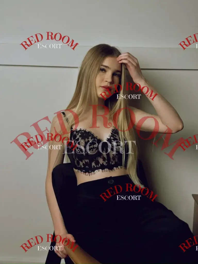 Эскортница Стелла - грудь 1.5, рост 163 см, вес 48 кг, цвет волос Блондинки
