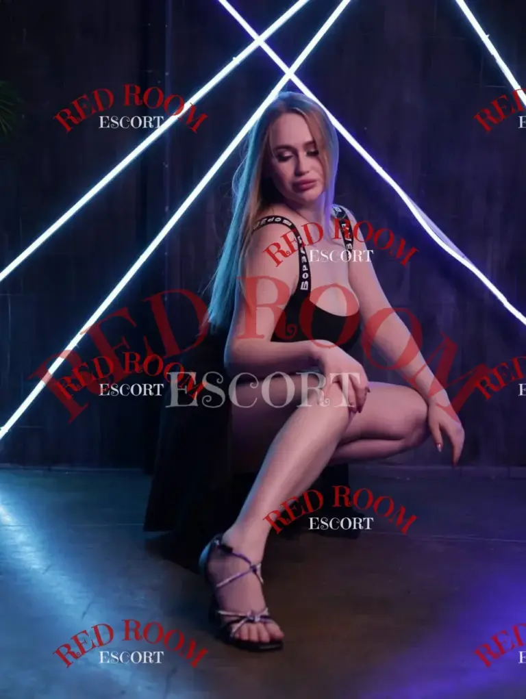 Эскортница Катрис - грудь 4, рост 167 см, вес 63 кг, цвет волос Блондинки