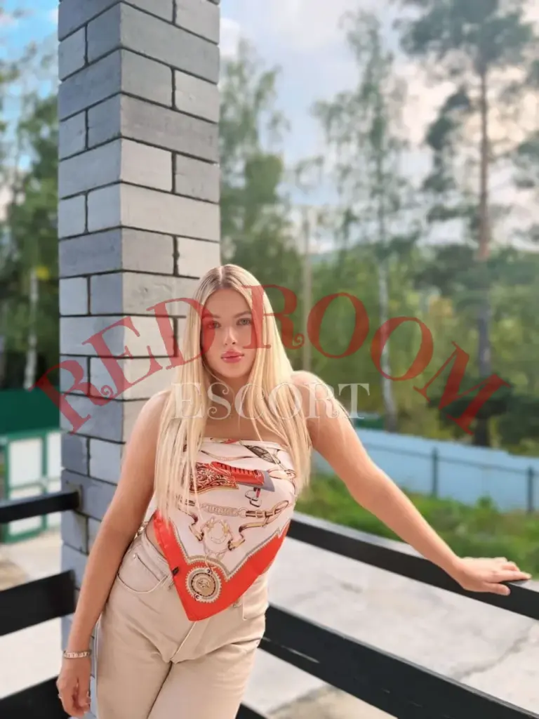 Эскортница Мила - грудь 2, рост 169 см, вес 62 кг, цвет волос Шатенки