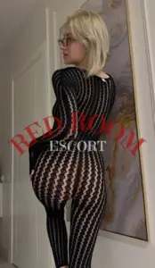 Эскортница Тиффани - грудь 2, рост 168 см, вес 59 кг, цвет волос Шатенки