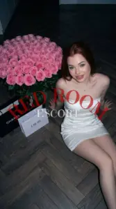 Эскортница Полина - грудь 3, рост 168 см, вес 54 кг, цвет волос Блондинки