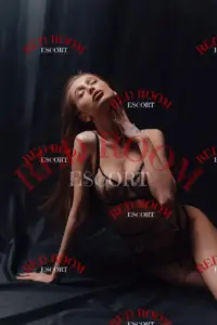 Эскортница Алина - грудь 2.5, рост 170 см, вес 45 кг, цвет волос Брюнетки