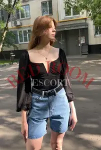 Эскортница Виолетта - грудь 2, рост 160 см, вес 48 кг, цвет волос Блондинки