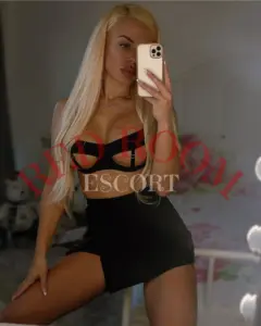 Эскортница Светлана - грудь 3, рост 165 см, вес 55 кг, цвет волос Брюнетки