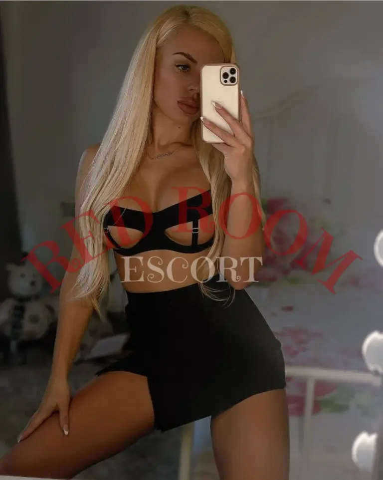 Эскортница Светлана - грудь 3, рост 165 см, вес 55 кг, цвет волос Брюнетки