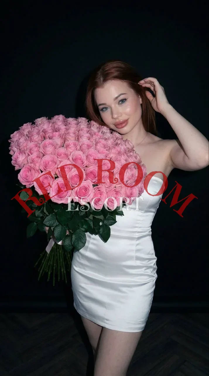 Эскортница Полина - грудь 3, рост 168 см, вес 54 кг, цвет волос Блондинки