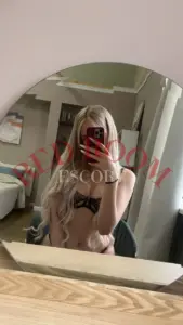 Эскортница Элизабет - грудь 2, рост 175 см, вес 62 кг, цвет волос Блондинки