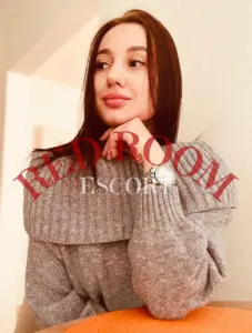 Эскортница Элина - грудь 2, рост 165 см, вес 56 кг, цвет волос Русые