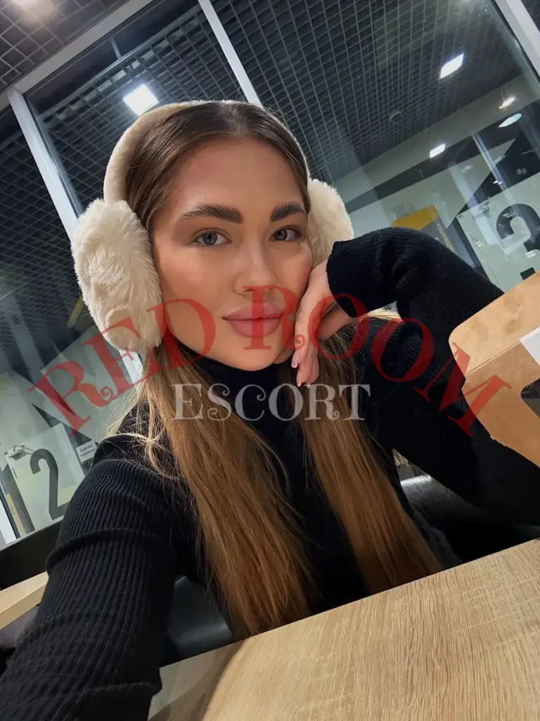 Эскортница Амелия - грудь 2, рост 170 см, вес 65 кг, цвет волос Шатенки, этничность Европейская