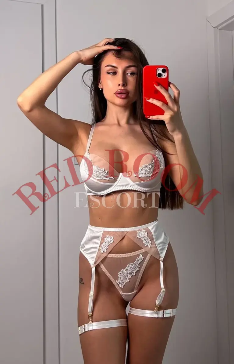 Эскортница Катерина - грудь 3, рост 170 см, вес 55 кг, цвет волос Брюнетки