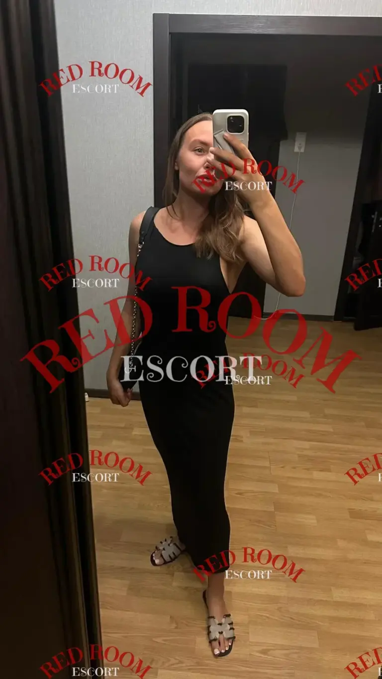 Эскортница Ева - грудь 3, рост 156 см, вес 52 кг, цвет волос Русые